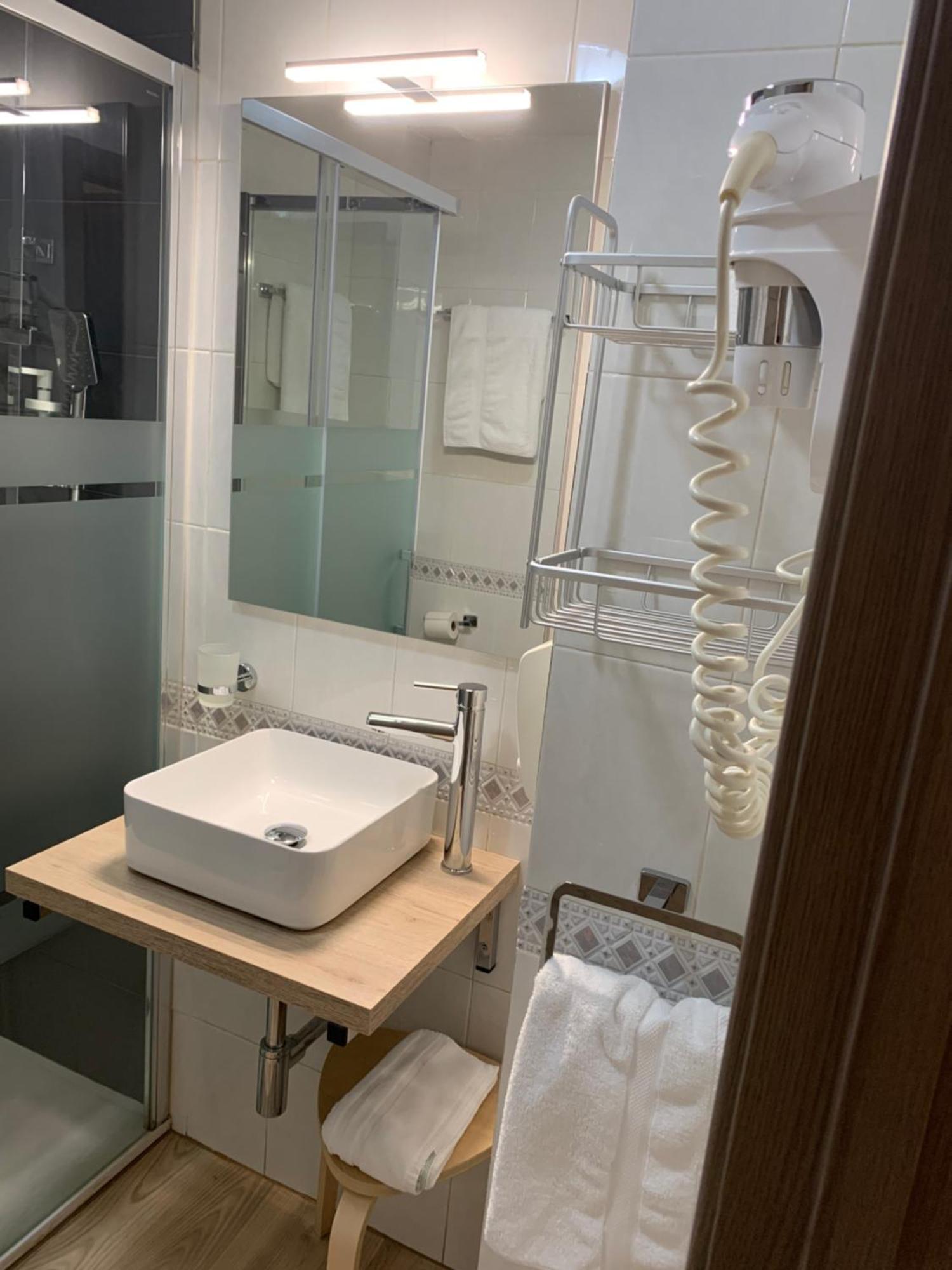Hostal El Rocio Paracuellos de Jarama Zewnętrze zdjęcie