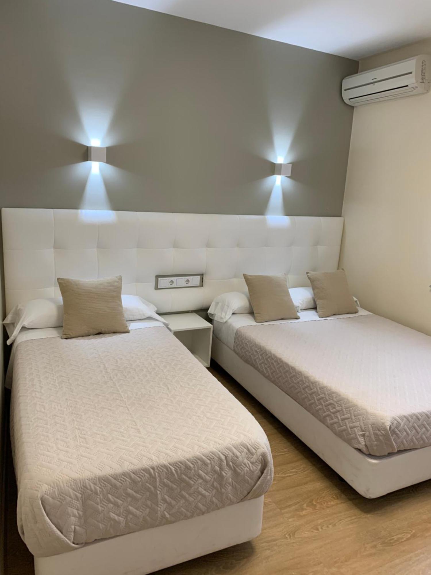 Hostal El Rocio Paracuellos de Jarama Zewnętrze zdjęcie