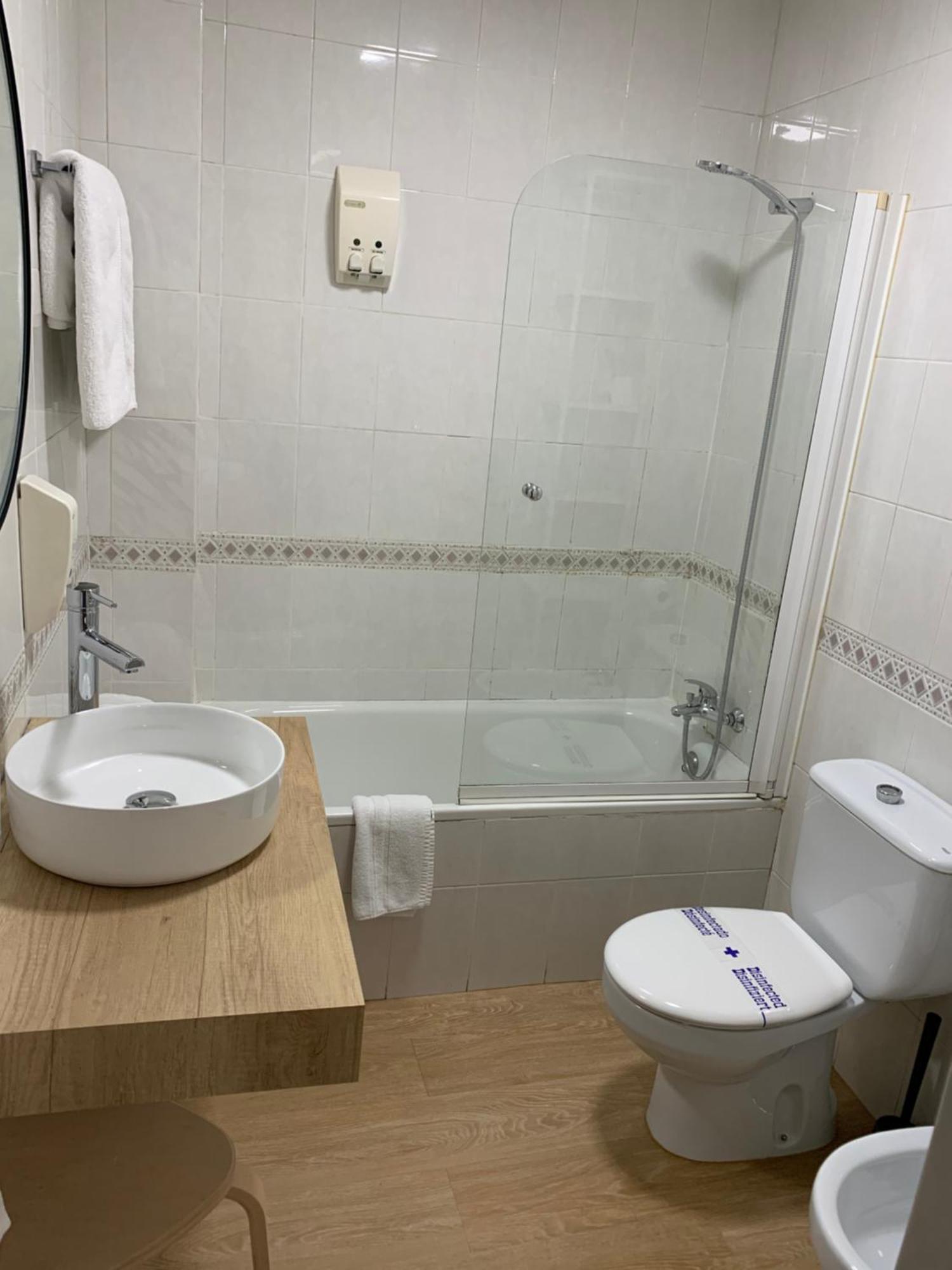 Hostal El Rocio Paracuellos de Jarama Zewnętrze zdjęcie